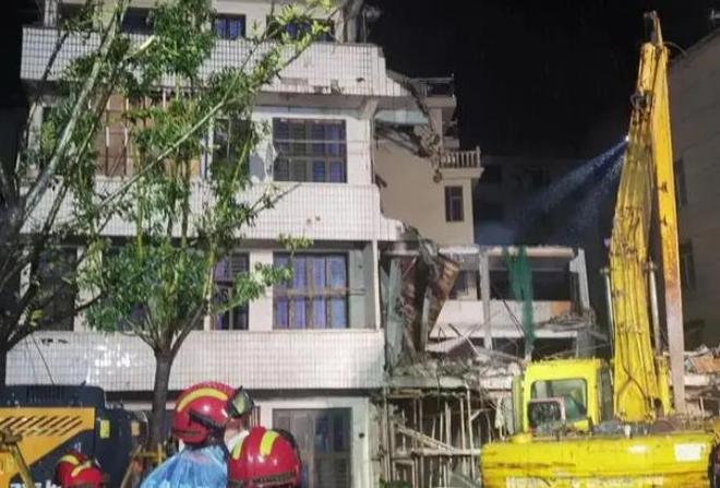 农村房屋又现坍塌农村危房或迎整治！未IM电竞来建房将需考证？(图2)