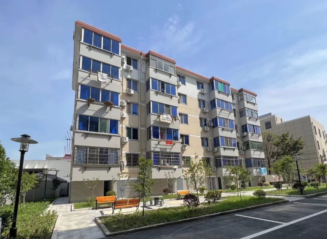 旧貌换新颜奉IM电竞城这个地区三年完成20余万平方米旧房改造(图2)