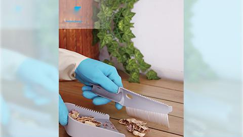 17c.嫩草网在线观看免费迷你手掃垃（lā）圾鏟