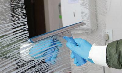 日常（cháng）家居浴室衛生間的（de）鏡子清潔怎麽做？