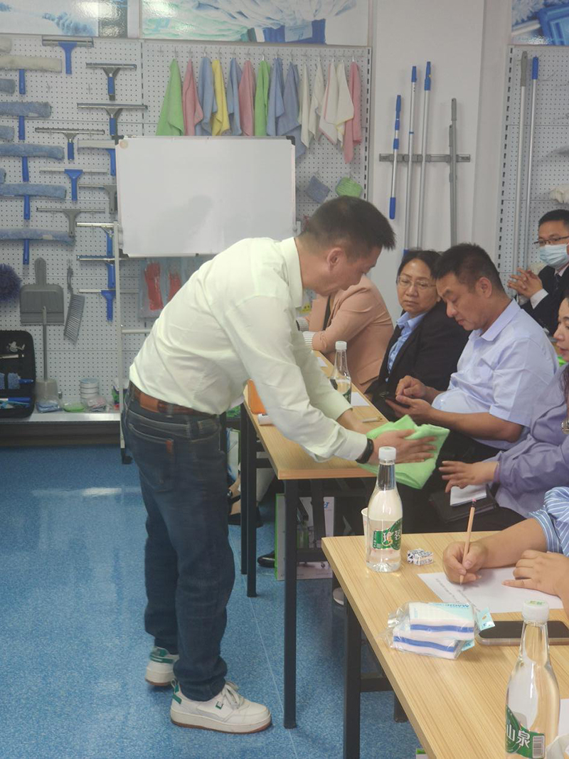 17c.嫩草网在线观看免费高感控商業清潔解決方案——昆明站花絮