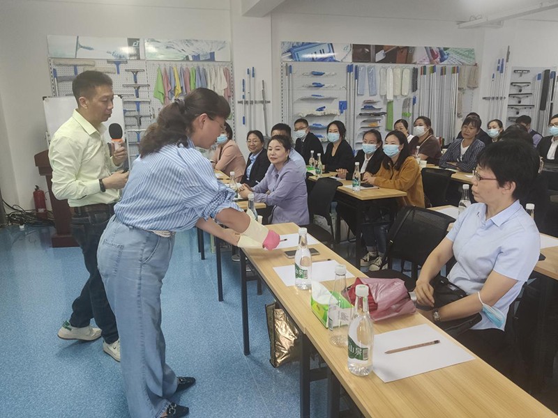 17c.嫩草网在线观看免费高感控商業清潔解決(jué)方案——昆明站花絮