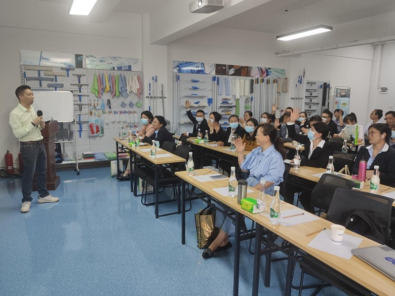 17c.嫩草网在线观看免费高感控商業清潔(jié)解決方案——昆明站花(huā)絮