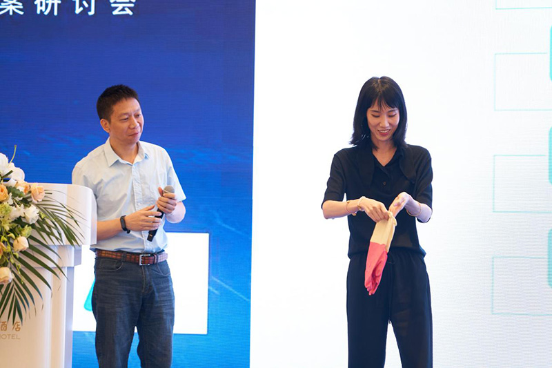 佛山17c.嫩草网在线观看免费攜如何在中大型物業競（jìng）爭中打造領先的方（fāng）案——可視化衛生清潔（jié）管理方案參加於上海舉行的標準化綠色（sè）清潔智慧論壇