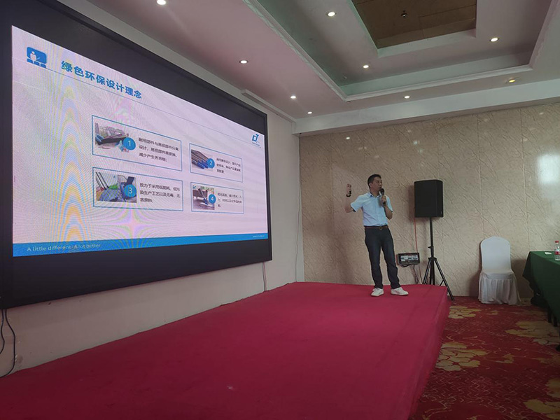 佛山市施(shī)達(dá)清(qīng)潔(jié)設備公司在鄭州(zhōu)的第十八(bā)期(qī)豫清協公益大講堂中分享如何在(zài)中大型物(wù)業競爭中打造(zào)領先