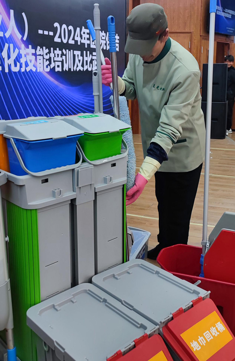 “17c.嫩草网在线观看免费公司向甘肅(sù)省人民醫院分享醫院保潔標準(zhǔn)化的理念及落地案例的實踐(jiàn)經驗