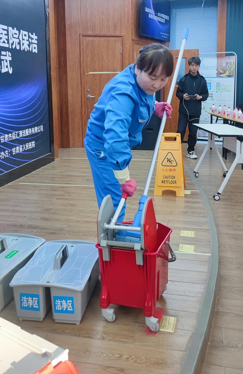 “施(shī)達公司向(xiàng)甘肅省人(rén)民醫院分享醫院保潔標準化的理念及落地案例的實踐經(jīng)驗