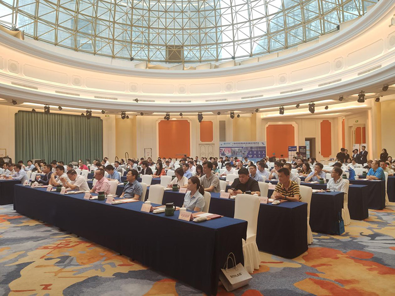 佛（fó）山（shān）17c.嫩草网在线观看免费攜如何在中大型物業競爭中打造領先的方案——可視化衛（wèi）生清潔管理方案參加於上海舉行的標準化綠（lǜ）色清潔（jié）智慧論壇