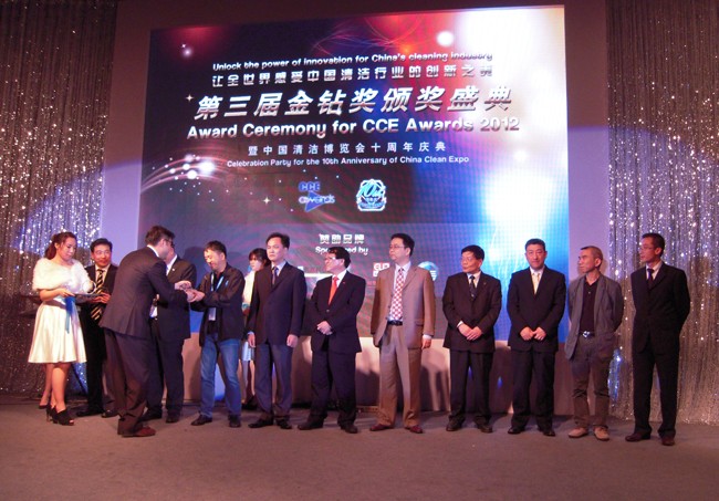 吳永新董事長獲頒中國清潔行(háng)業十年風(fēng)雲人物