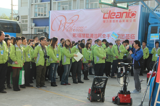 2012年12月6日慧聰(cōng)網牽手考察團到訪我司的活動花絮