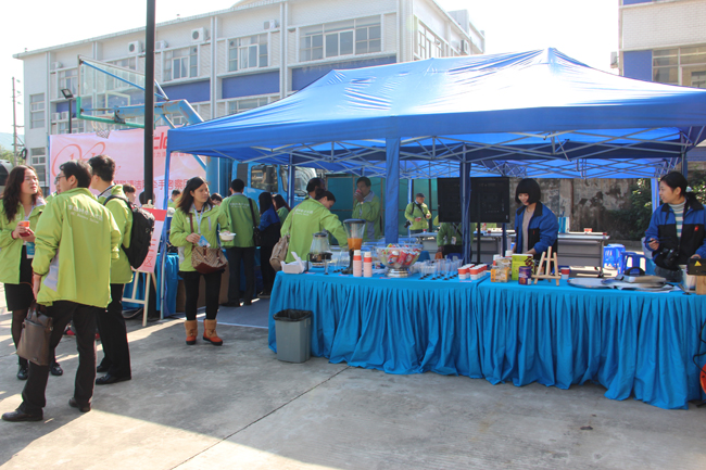 2012年12月6日慧聰網牽手考察(chá)團到訪我司(sī)的(de)活動花絮