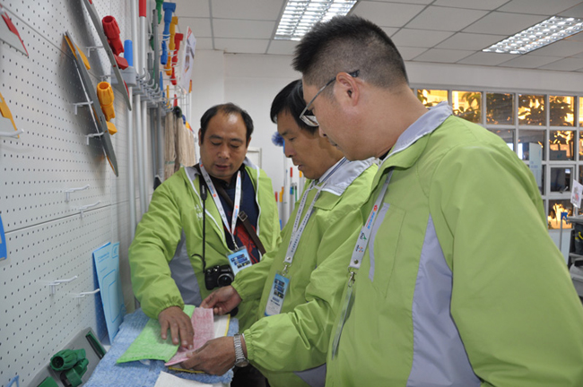 2012年12月6日慧聰網牽手考(kǎo)察團到訪我司的活動花絮