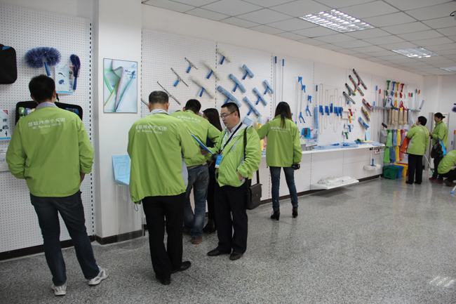 2012年(nián)12月6日慧聰網牽手(shǒu)考察團到訪我司的活動花絮