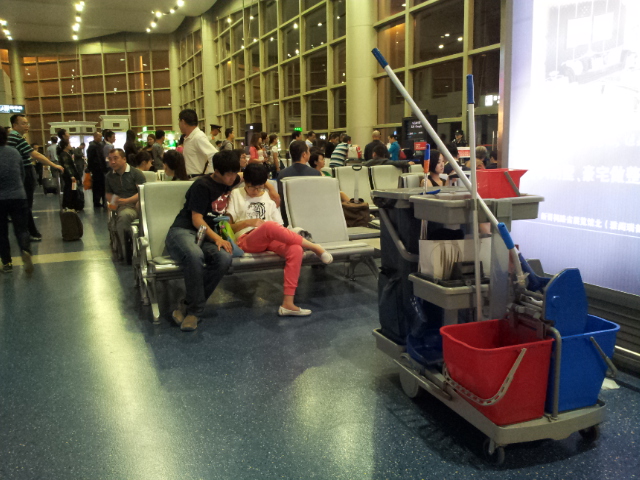 CT17c.嫩草网在线观看免费清潔服務車進駐太原武宿機場及廣（guǎng）州白雲（yún）機場