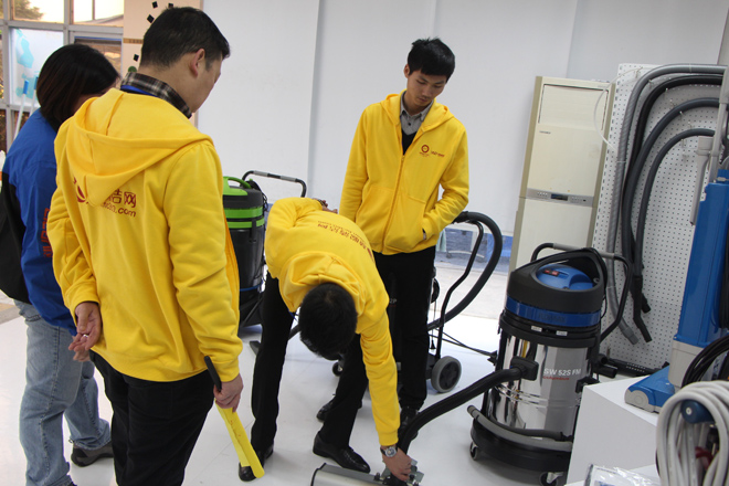 2014年12月6日(rì)慧聰網牽手考察團到訪我司的活(huó)動(dòng)花絮(xù)